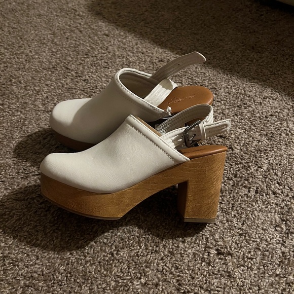 White wedge heels - Picture 1 of 6